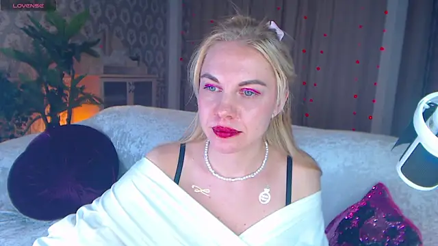 Snapshot of LiSinDoll chatting on November 2025 06:18:02 AM LiSinDoll online show from November 2025 06:18:02 AM