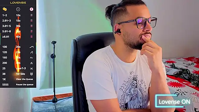 Snapshot of Ernesto-Rodriguez82 chatting on October 2025 06:42:01 PM Ernesto-Rodriguez82 online show from October 2025 06:42:01 PM