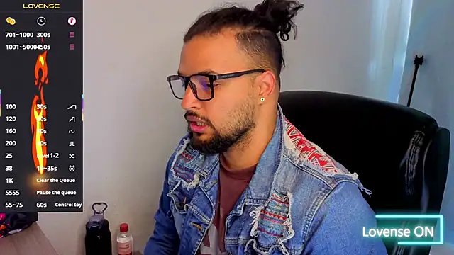 Snapshot of Ernesto-Rodriguez82 chatting on November 2025 05:37:01 PM Ernesto-Rodriguez82 online show from November 2025 05:37:01 PM