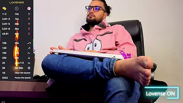 Snapshot of Ernesto-Rodriguez82 chatting on November 2025 11:26:01 PM Ernesto-Rodriguez82 online show from November 2025 11:26:01 PM