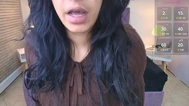 Lia Blake  online show from November 2025 12:33:02 PM