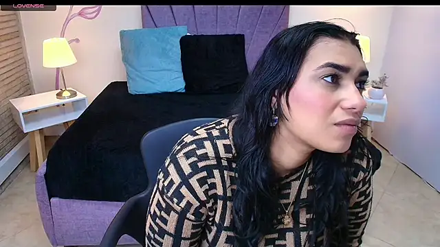 Lia Blake  online show from November 2025 12:20:01 PM