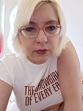 VikaKing online show from November 2025 11:47:02 AM