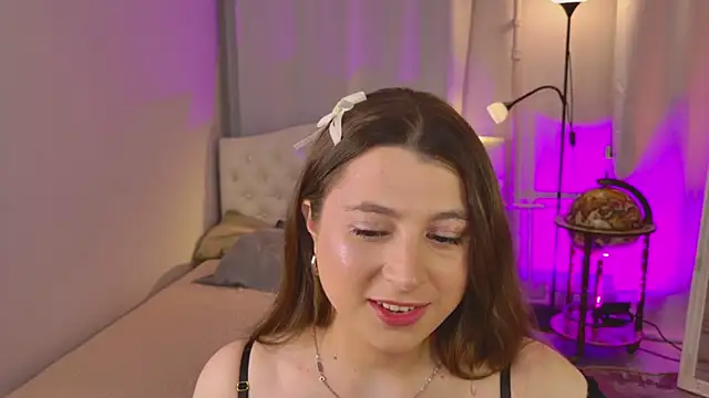 Snapshot of Queen_Michelle_ chatting on December 2025 10:28:02 PM Queen Michelle online show from December 2025 10:28:02 PM