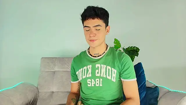 Snapshot of CamiiGuzmanX chatting on October 2025 08:06:02 PM CamiiGuzmanX online show from October 2025 08:06:02 PM