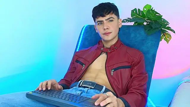 Snapshot of CamiiGuzmanX chatting on October 2025 08:44:02 PM CamiiGuzmanX online show from October 2025 08:44:02 PM