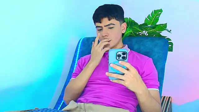 Snapshot of CamiiGuzmanX chatting on October 2025 08:21:02 PM CamiiGuzmanX online show from October 2025 08:21:02 PM