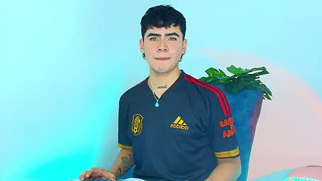 Snapshot of CamiiGuzmanX chatting on November 2025 07:36:02 PM CamiiGuzmanX online show from November 2025 07:36:02 PM