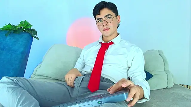 Snapshot of CamiiGuzmanX chatting on November 2025 08:42:02 PM CamiiGuzmanX online show from November 2025 08:42:02 PM