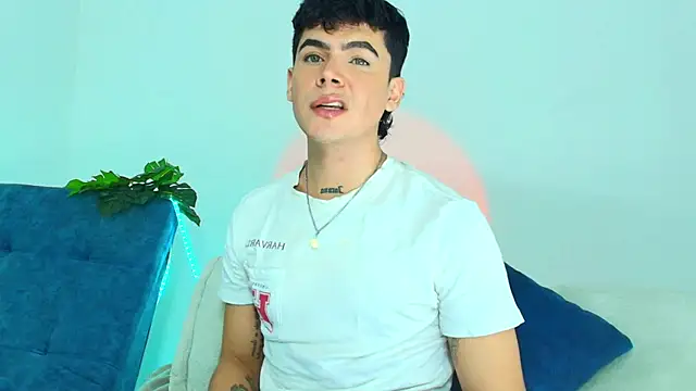 Snapshot of CamiiGuzmanX chatting on November 2025 06:52:02 PM CamiiGuzmanX online show from November 2025 06:52:02 PM