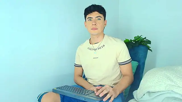 Snapshot of CamiiGuzmanX chatting on November 2025 09:36:01 PM CamiiGuzmanX online show from November 2025 09:36:01 PM