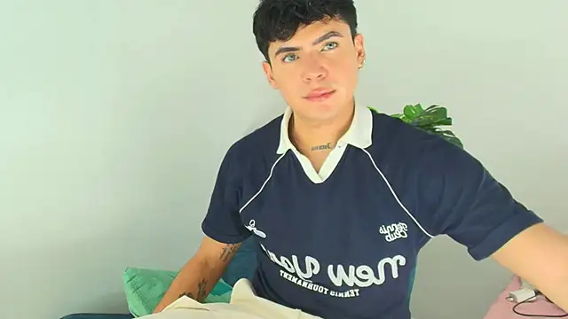 Snapshot of CamiiGuzmanX chatting on December 2025 08:26:01 PM CamiiGuzmanX online show from December 2025 08:26:01 PM