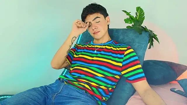 Snapshot of CamiiGuzmanX chatting on December 2025 09:24:02 PM CamiiGuzmanX online show from December 2025 09:24:02 PM