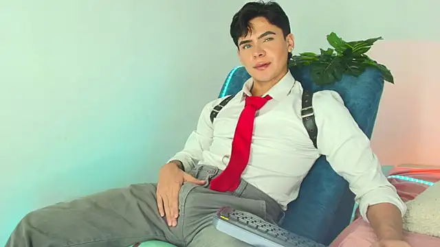 Snapshot of CamiiGuzmanX chatting on December 2025 07:33:02 PM CamiiGuzmanX online show from December 2025 07:33:02 PM