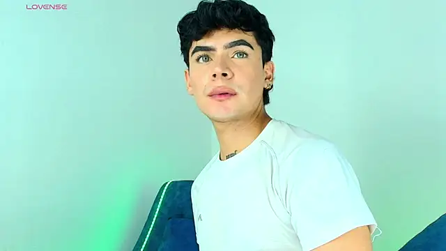 Snapshot of CamiiGuzmanX chatting on December 2025 08:13:01 PM CamiiGuzmanX online show from December 2025 08:13:01 PM