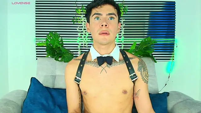 CamiiGuzmanX online show from February 2026 08:56:02 PM