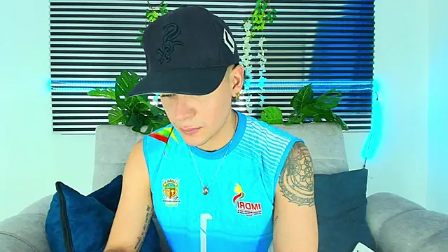 CamiiGuzmanX online show from February 2026 08:02:01 PM