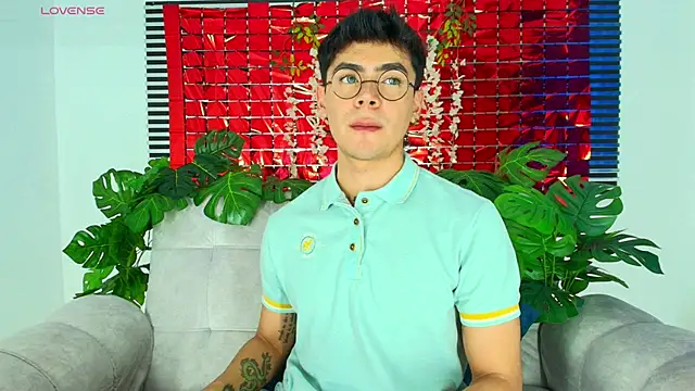 CamiiGuzmanX online show from February 2026 08:43:01 PM