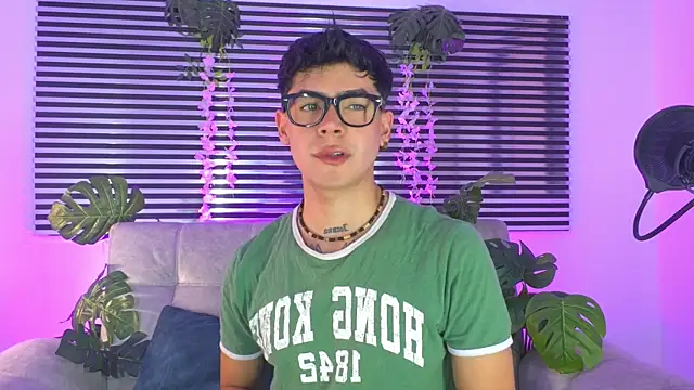 CamiiGuzmanX online show from June 2026 05:56:02 PM