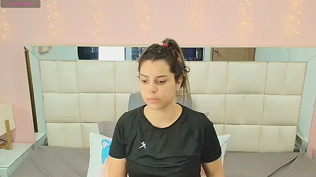 gisell gomez online show from December 2025 12:56:02 PM