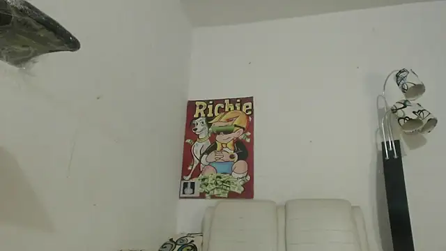 Thomasjons  online show from November 2025 02:32:02 AM