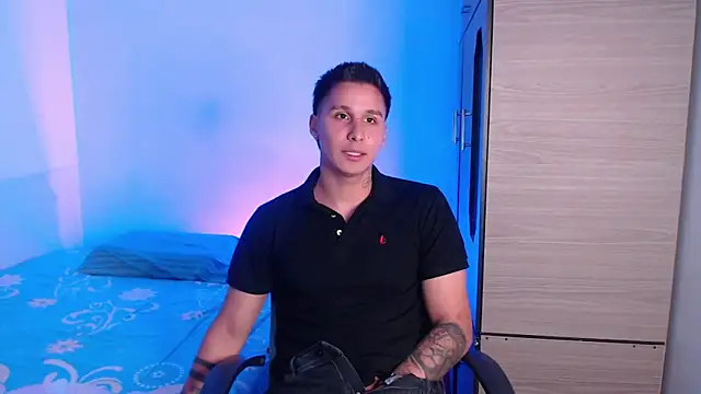 Snapshot of valentinosex1 chatting on September 2025 09:20:01 PM valentinosex1 online show from September 2025 09:20:01 PM