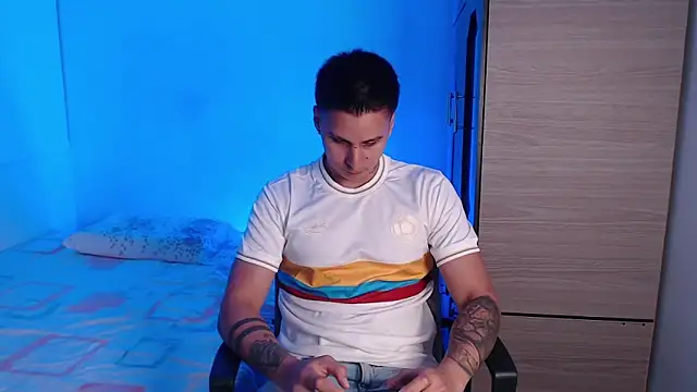 Snapshot of valentinosex1 chatting on October 2025 09:45:01 PM valentinosex1 online show from October 2025 09:45:01 PM