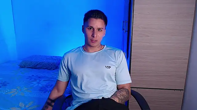 Snapshot of valentinosex1 chatting on November 2025 09:46:01 PM valentinosex1 online show from November 2025 09:46:01 PM