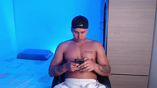 Snapshot of valentinosex1 chatting on July 2026 11:01:02 PM valentinosex1 online show from July 2026 11:01:02 PM