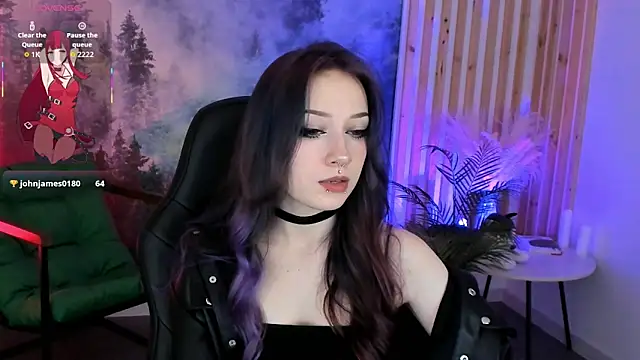 LiliLuna online show from November 2025 01:12:02 PM