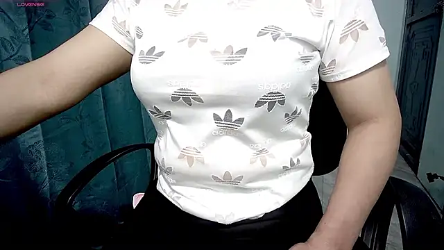 Snapshot of _Sara_768 chatting on November 2025 10:14:01 AM Sara 768 online show from November 2025 10:14:01 AM