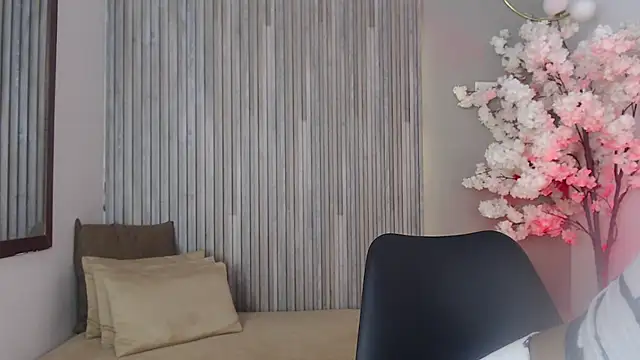 Snapshot of Michellee_20 chatting on October 2025 01:20:01 PM Michellee 20 online show from October 2025 01:20:01 PM