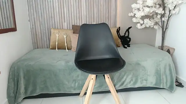 Snapshot of Michellee_20 chatting on October 2025 01:46:02 PM Michellee 20 online show from October 2025 01:46:02 PM