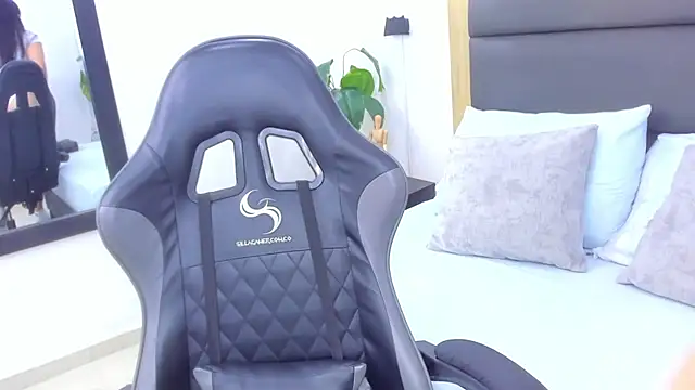 Snapshot of anagil_ chatting on December 2025 07:19:02 PM anagil online show from December 2025 07:19:02 PM