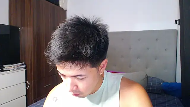 Snapshot of Addictiveboi chatting on March 2026 07:15:01 AM Addictiveboi online show from March 2026 07:15:01 AM