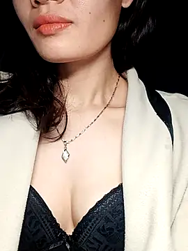 Snapshot of Hinna_x chatting on December 2025 08:35:01 PM Hinna x online show from December 2025 08:35:01 PM