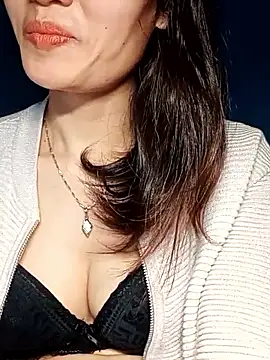 Snapshot of Hinna_x chatting on December 2025 08:41:02 AM Hinna x online show from December 2025 08:41:02 AM