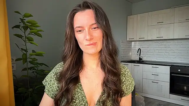 Luna Raee online show from September 2025 07:01:02 AM