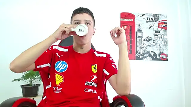 Cumandres18 online show from October 2025 02:15:02 PM