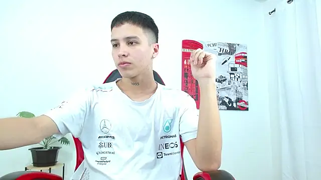 Cumandres18 online show from October 2025 01:58:01 PM