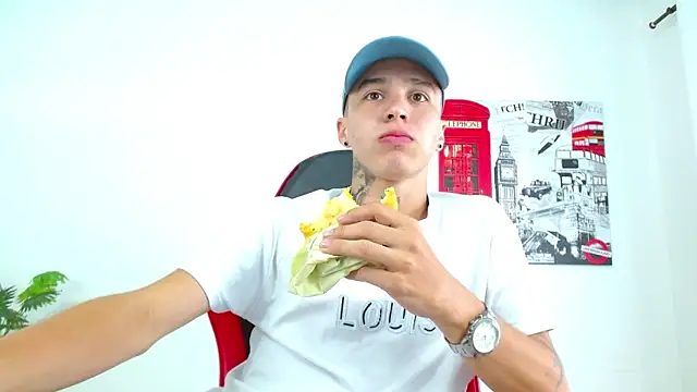 Cumandres18 online show from January 2026 03:05:01 PM