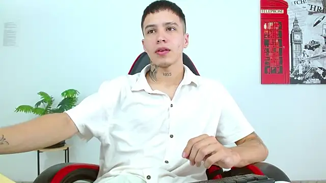 Cumandres18 online show from March 2026 02:43:01 PM