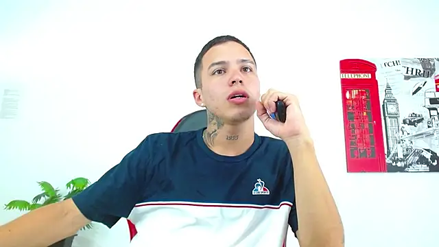 Cumandres18 online show from April 2026 03:02:01 PM