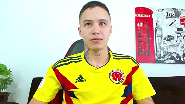 Cumandres18 online show from July 2026 03:18:02 PM