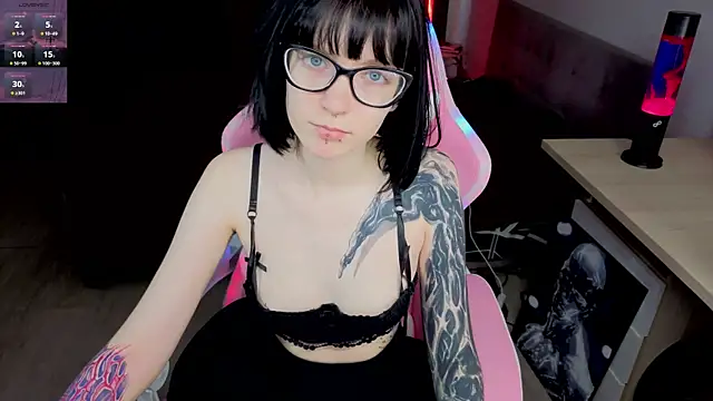 HazelTompson online show from April 2026 12:21:01 PM