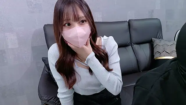 Snapshot of xMomosuke chatting on November 2025 01:33:01 PM xMomosuke online show from November 2025 01:33:01 PM