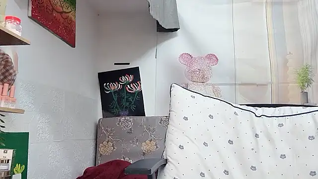 Snapshot of MichiLovely chatting on December 2025 08:38:01 PM MichiLovely online show from December 2025 08:38:01 PM