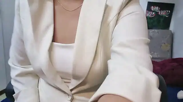 Snapshot of MichiLovely chatting on December 2025 03:27:02 PM MichiLovely online show from December 2025 03:27:02 PM