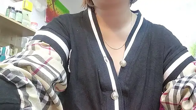 Snapshot of MichiLovely chatting on December 2025 06:29:02 AM MichiLovely online show from December 2025 06:29:02 AM