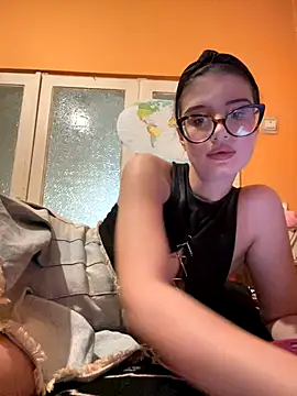 Snapshot of Larra69 chatting on November 2025 05:35:02 PM Larra69 online show from November 2025 05:35:02 PM